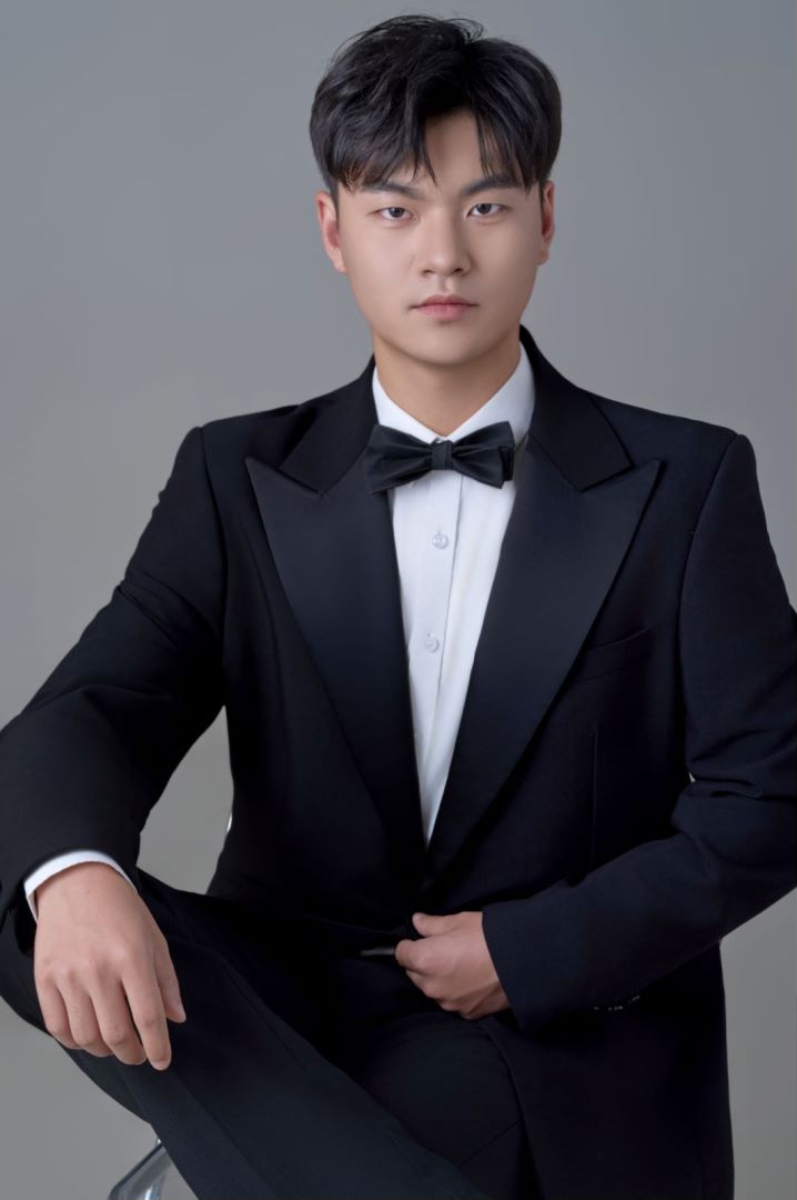 設(shè)計(jì)表現(xiàn)師:張恒